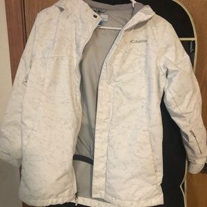 Girls winter Columbia two piece jacket. Inside zip in jacket.